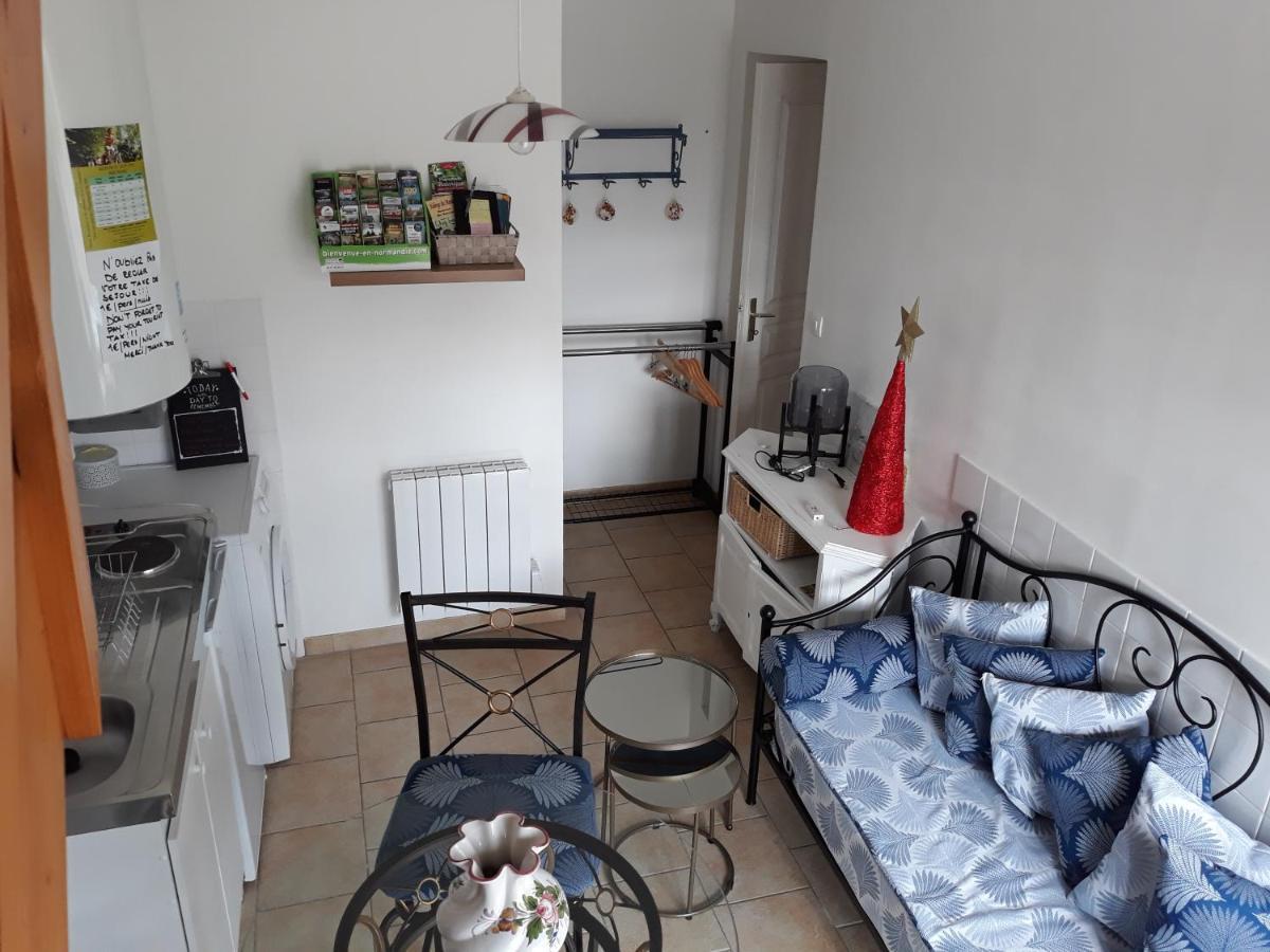 Chambres D'Hotes Elvire Et Laurent Barbey Sainte Marie du Mont Bagian luar foto