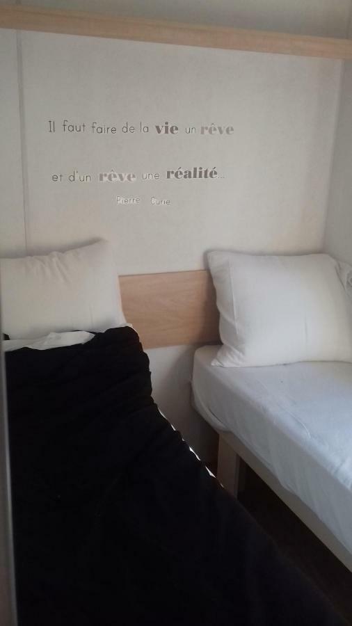 Chambres D'Hotes Elvire Et Laurent Barbey Sainte Marie du Mont Bagian luar foto